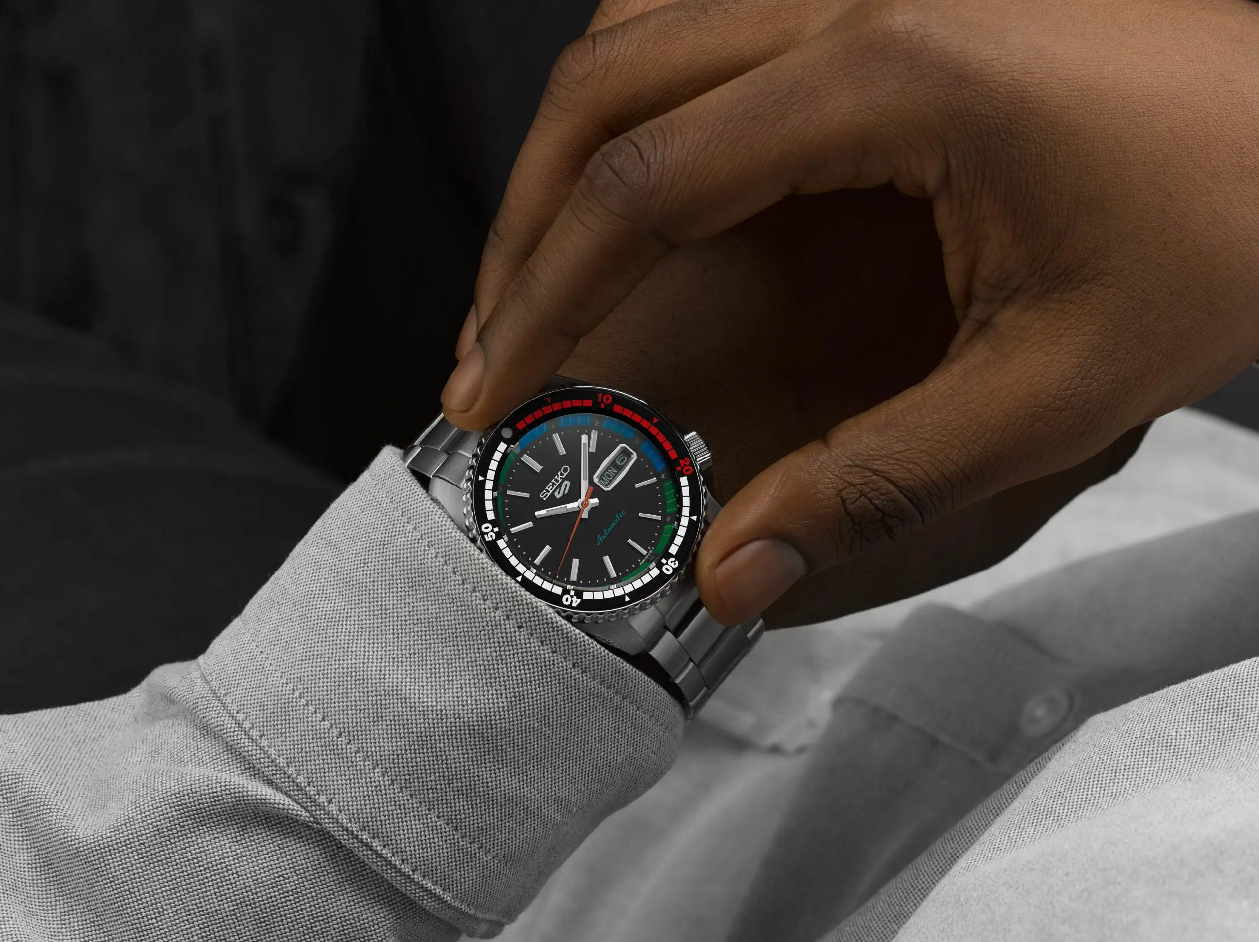 SEIKO 5 SPORTS SRPK13K1 SPECIAL EDITION THE ‘NEW REGATTA TIMER’ RETRO COLOUR MEN WATCH - Image 3